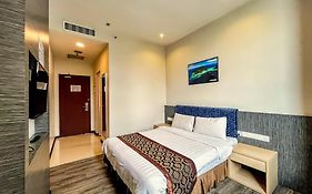 Courtyard Hotel 1Borneo